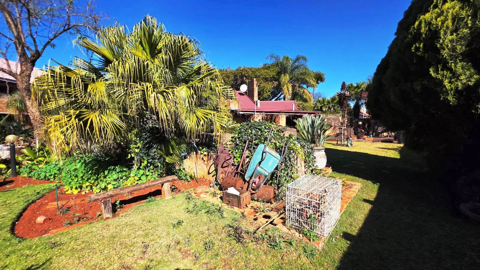 Three bedroom house with flatlet for sale