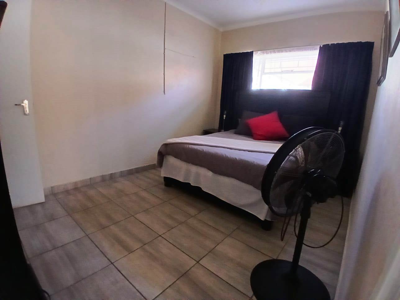 Four bedroom house for sale in Magalieskruin