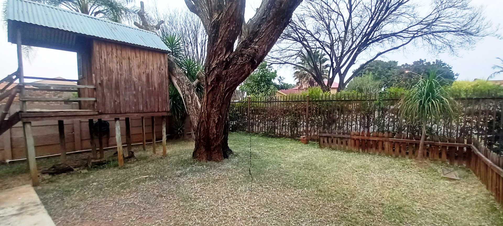 Three bedroom for sale in old Doornpoort