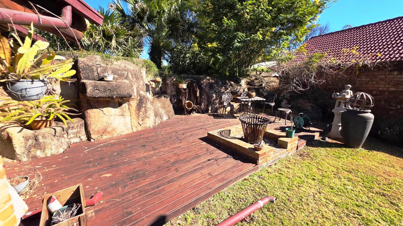 Three bedroom house with flatlet for sale