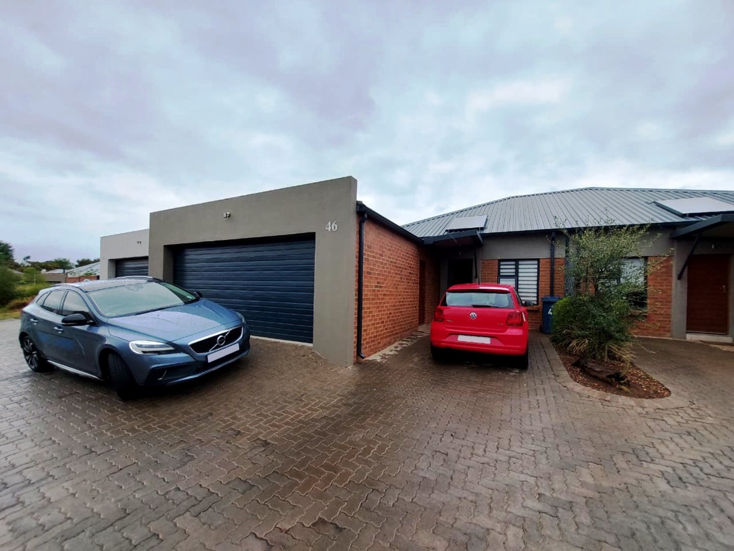 Three bedroom simplex for sale in Montana