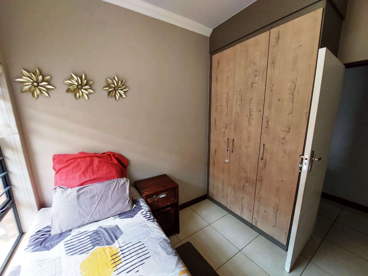 Three bedroom simplex for sale in Montana