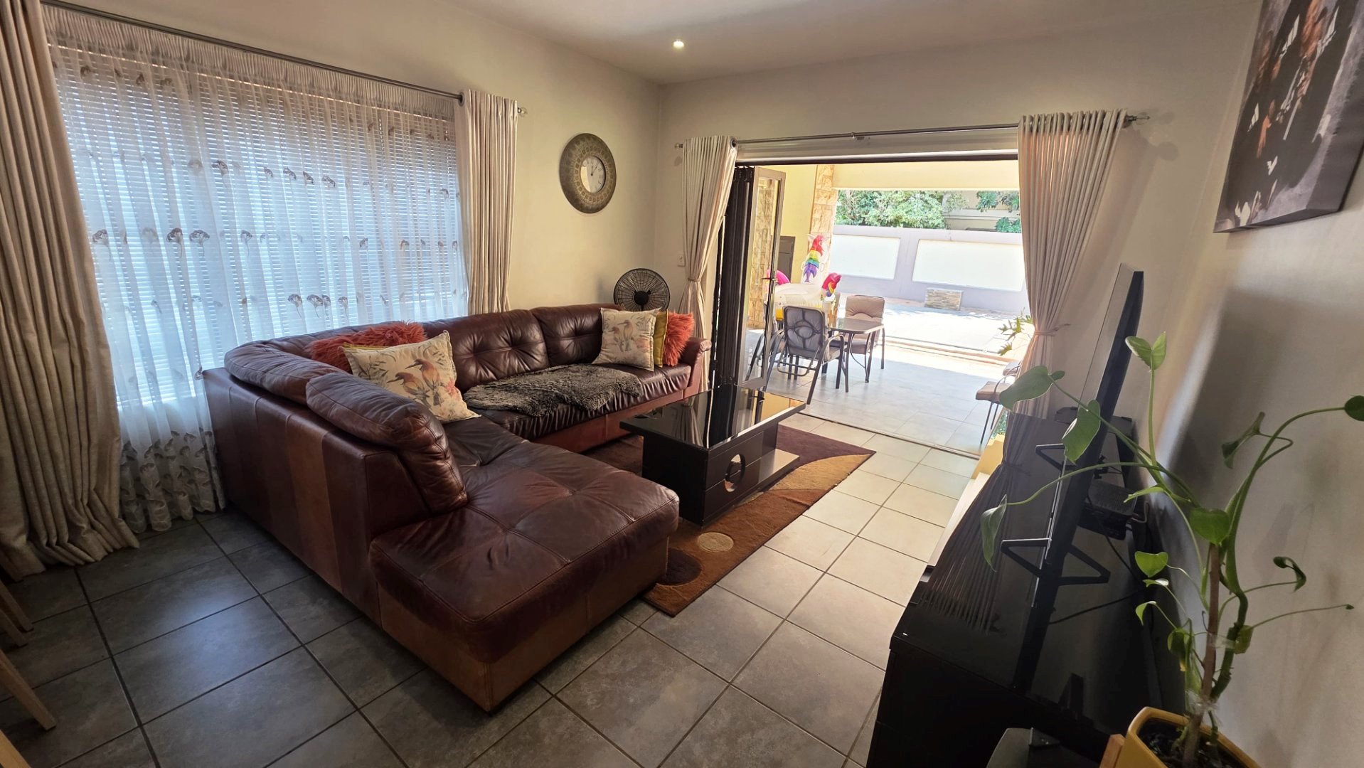 Five bedroom house for sale in Montana Tuine