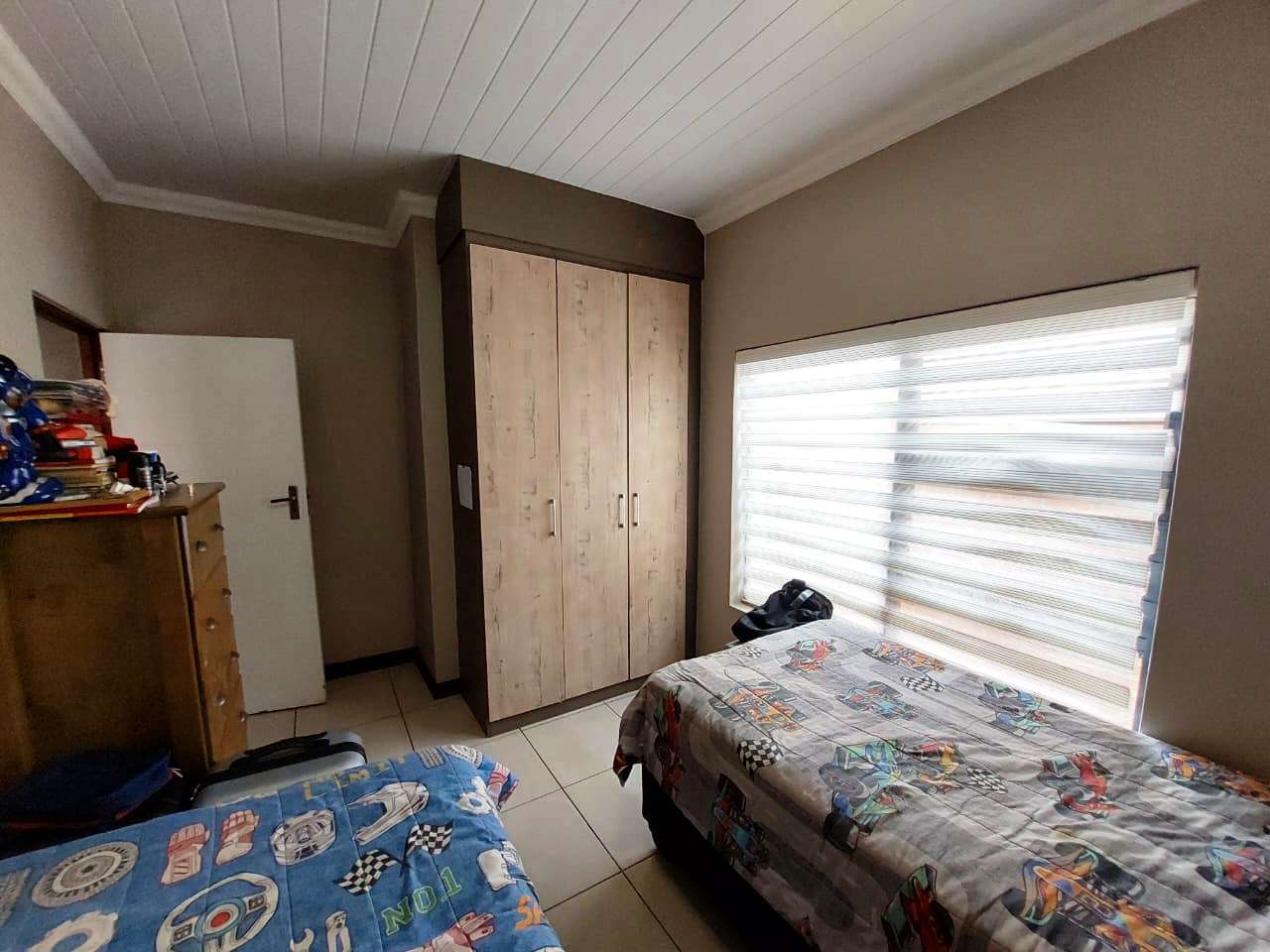 Three bedroom simplex for sale in Montana