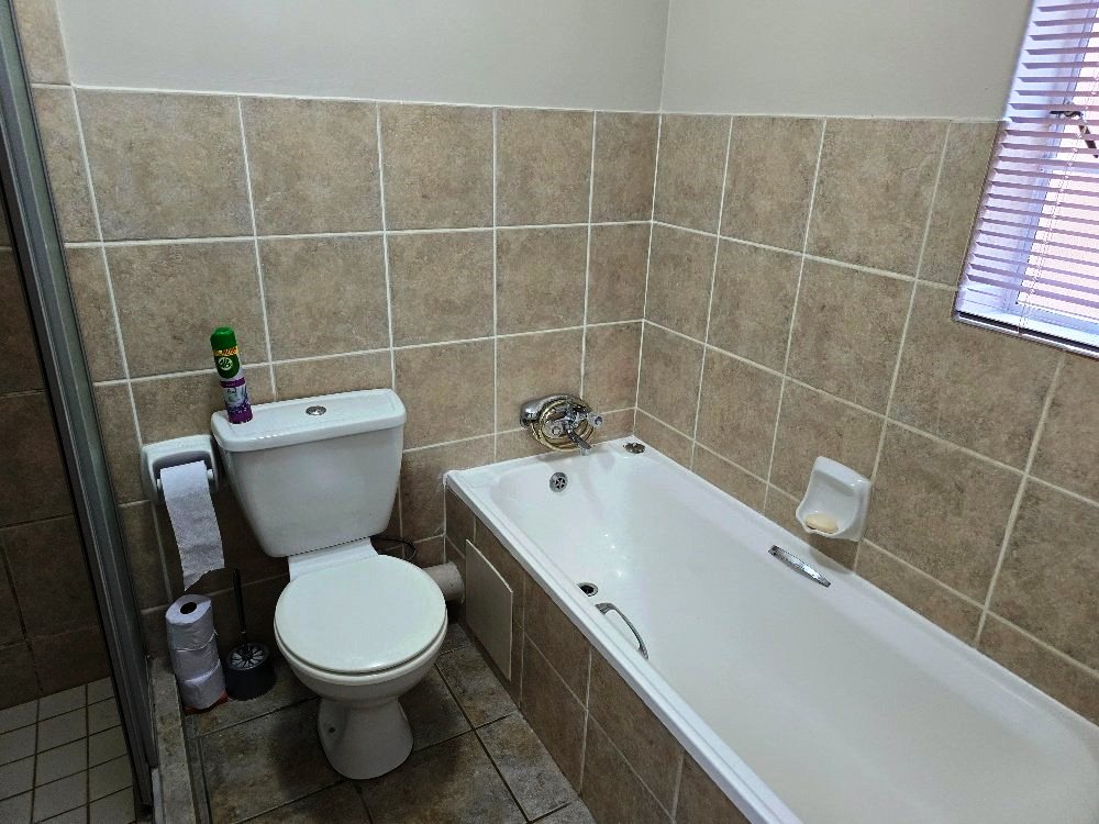 Three bedroom townhouse for sale in Sinoville