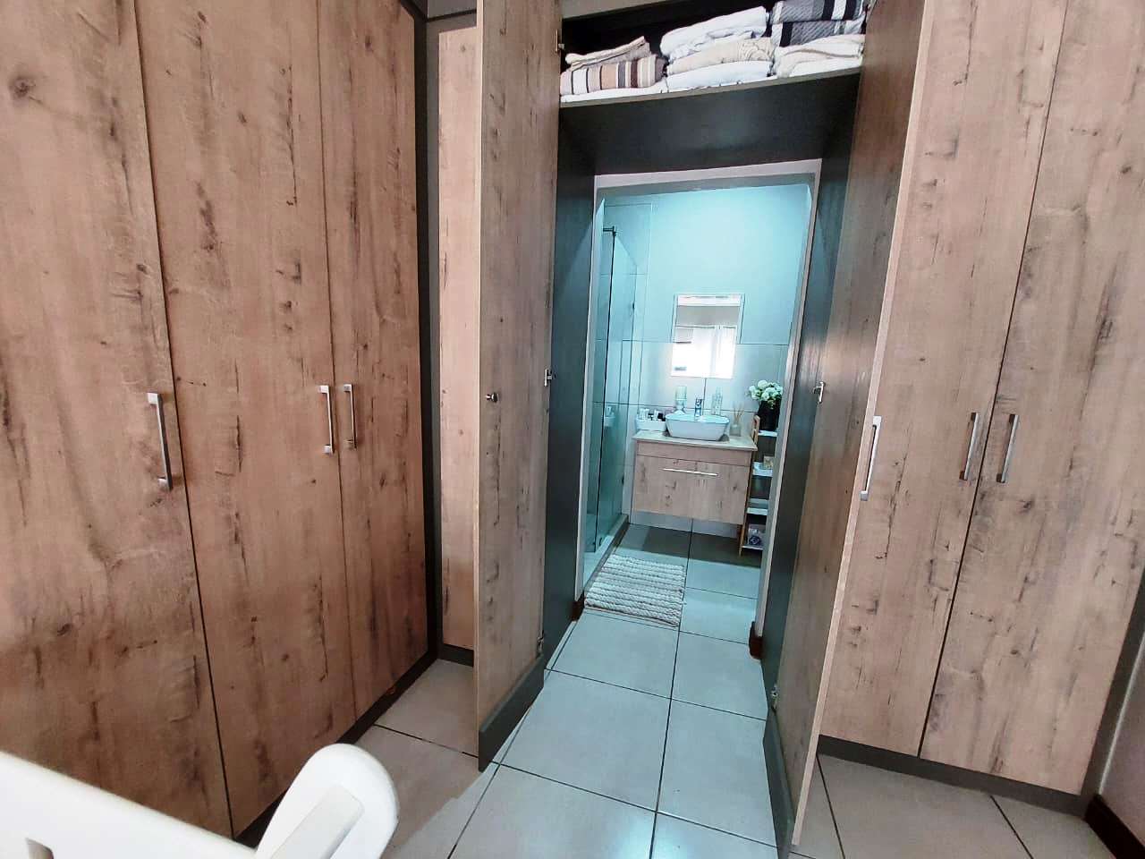 Three bedroom simplex for sale in Montana