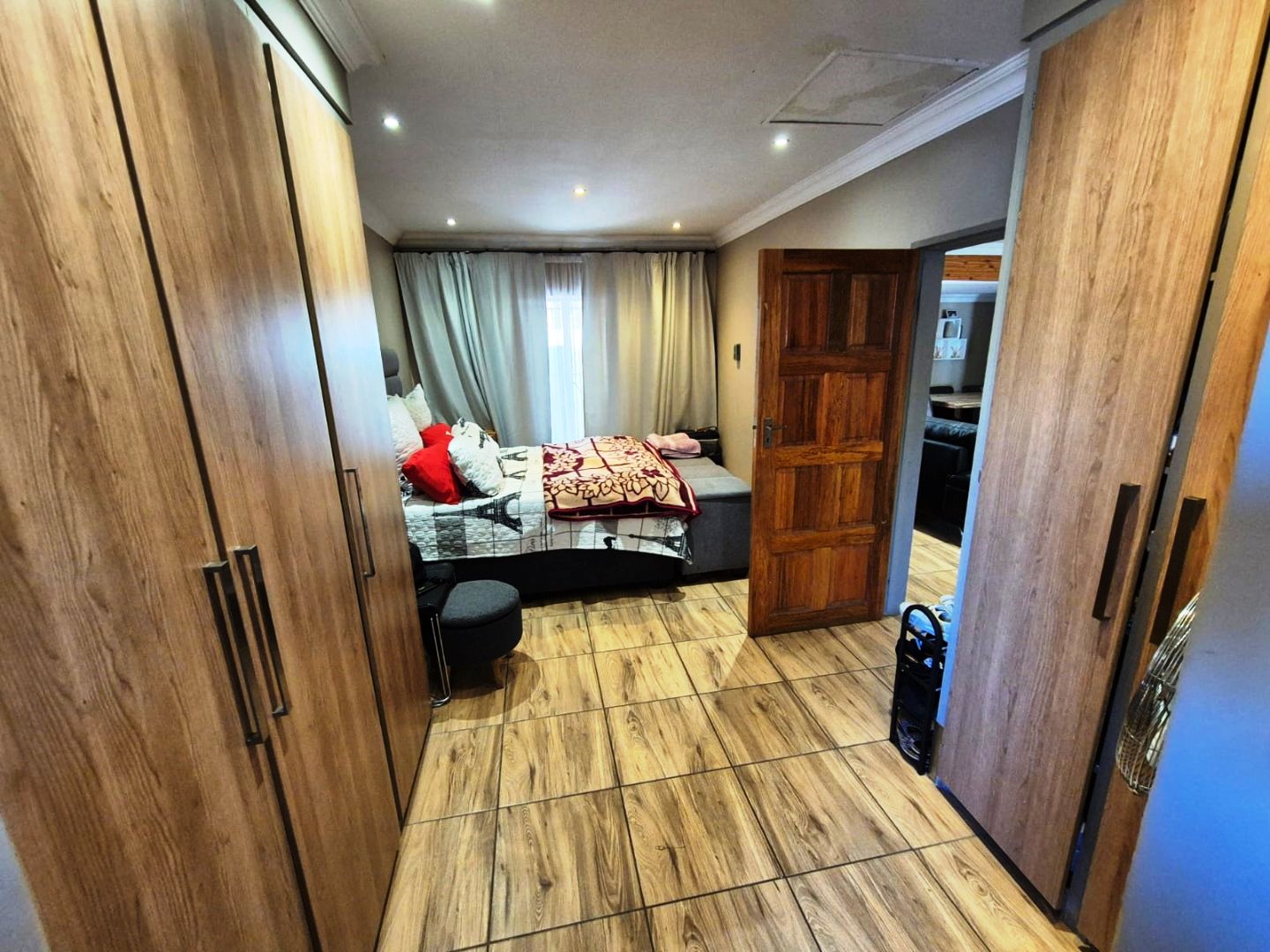 Three bedroom house for sale in Magalieskruin