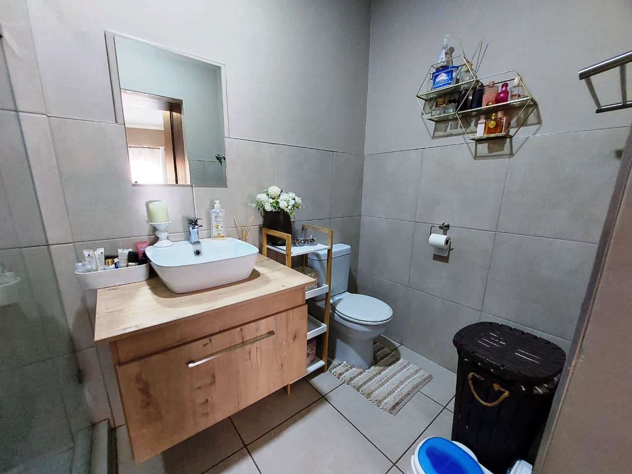 Three bedroom simplex for sale in Montana