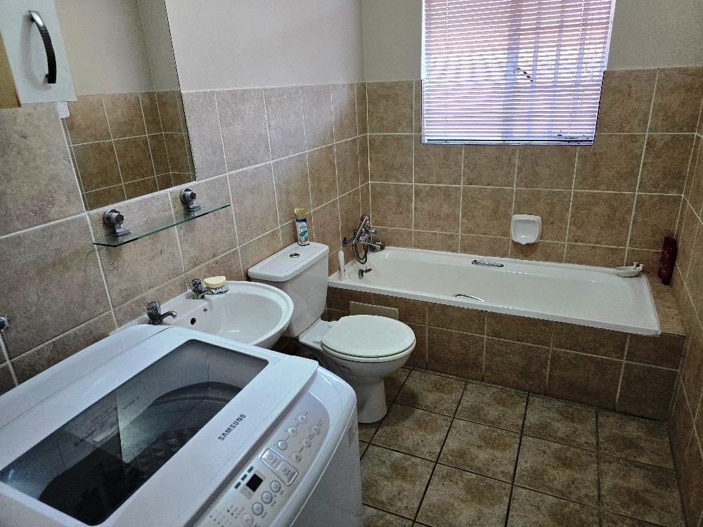 Three bedroom townhouse for sale in Sinoville