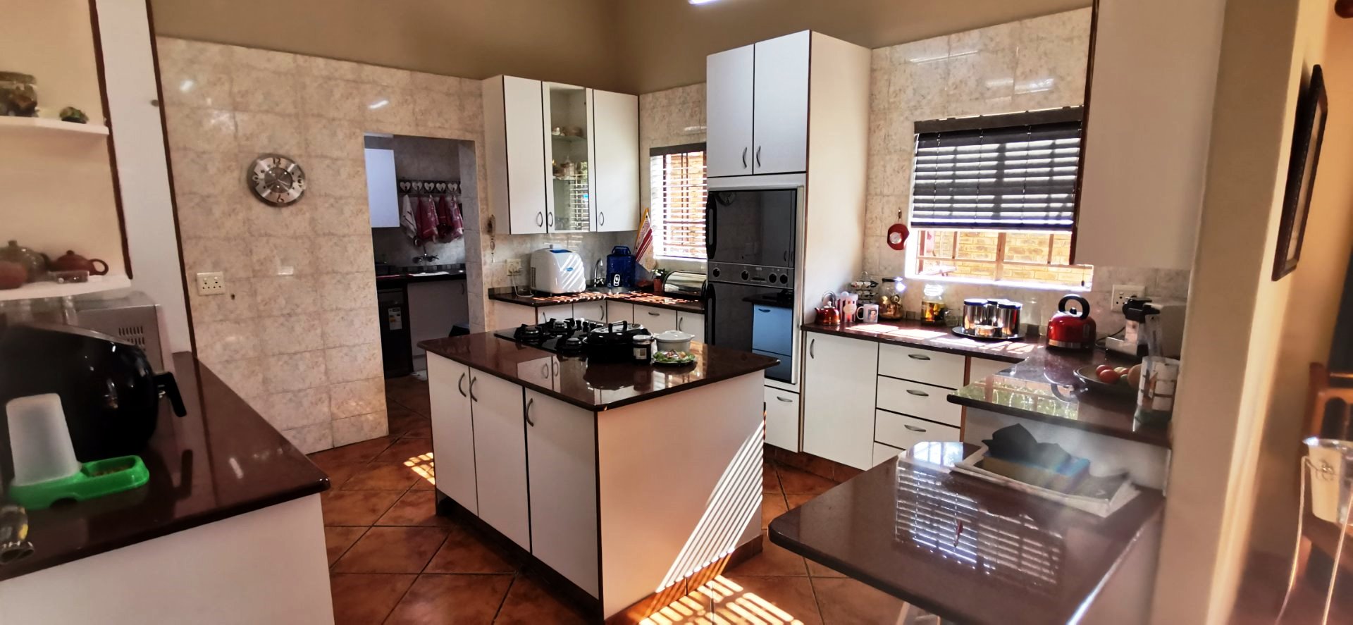 Three bedroom with study for sale in Ninapark