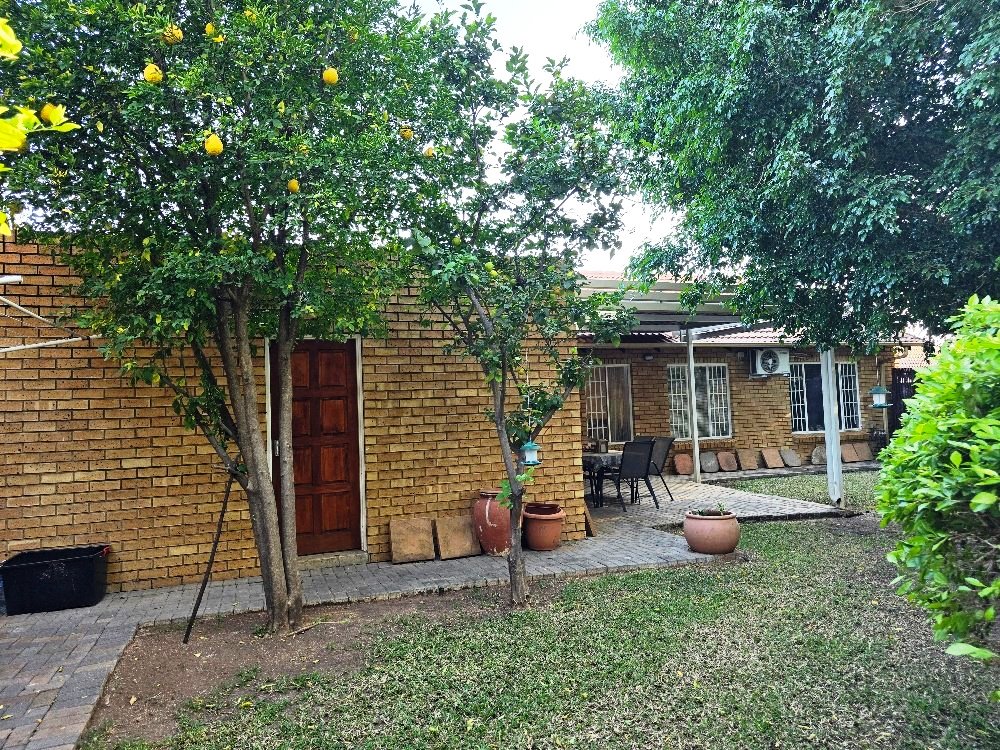 Three bedroom townhouse for sale in Sinoville