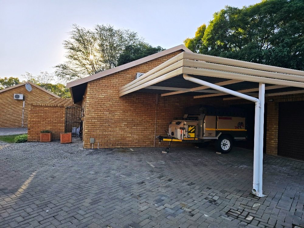 Three bedroom townhouse for sale in Sinoville