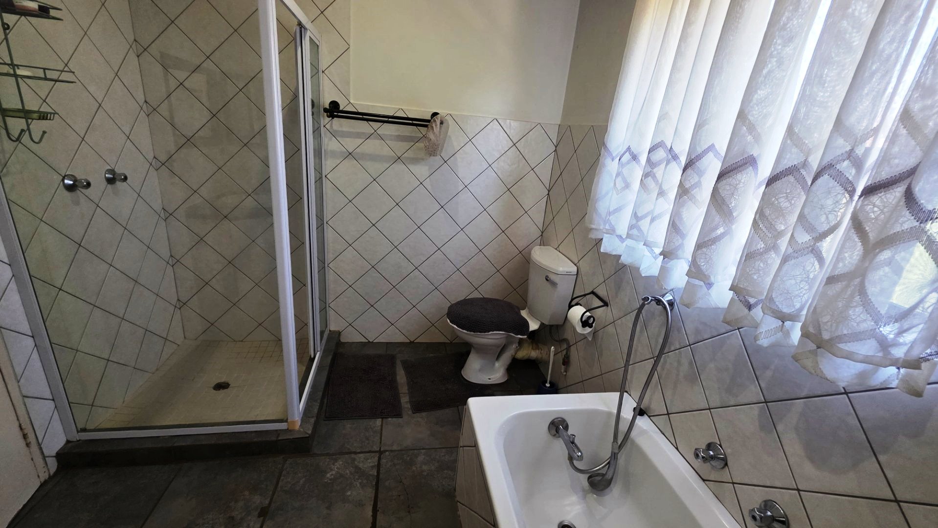 Five bedroom house for sale in Montana Tuine