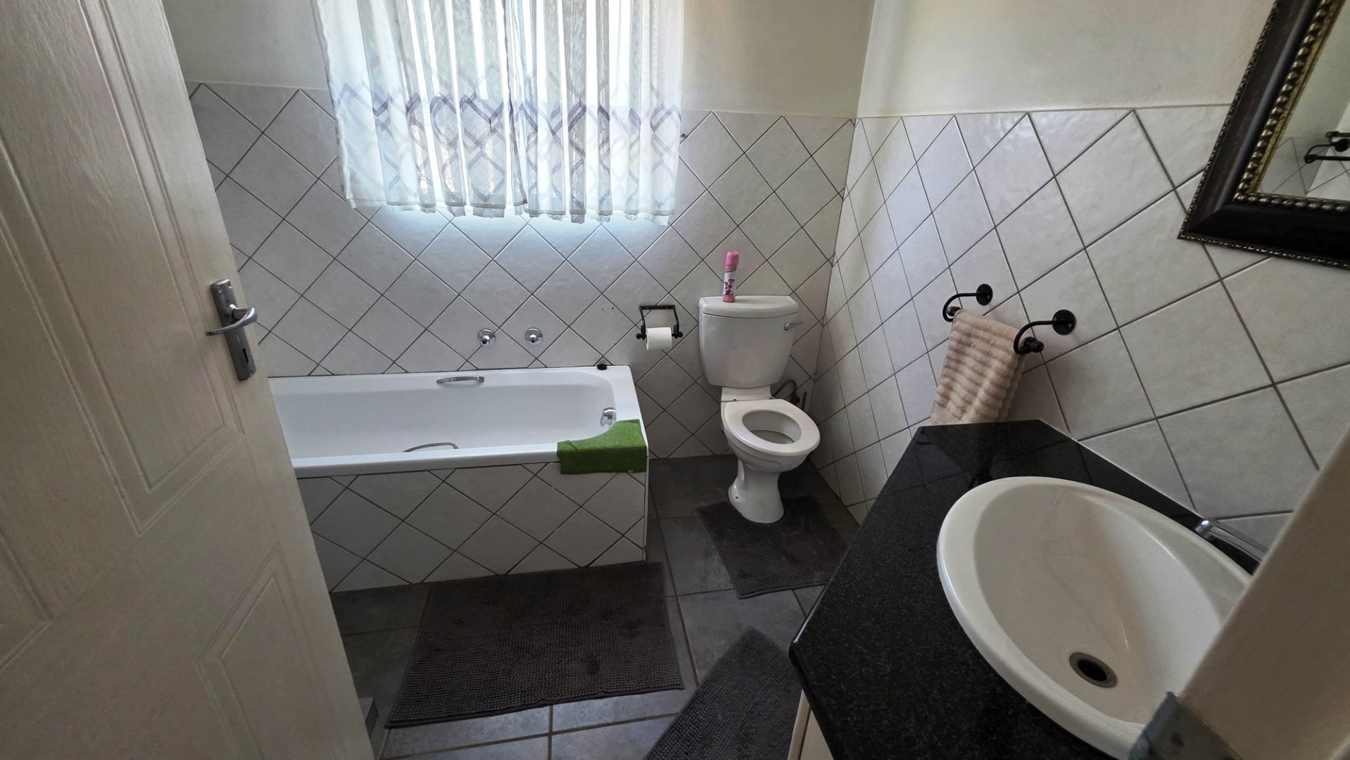 Five bedroom house for sale in Montana Tuine