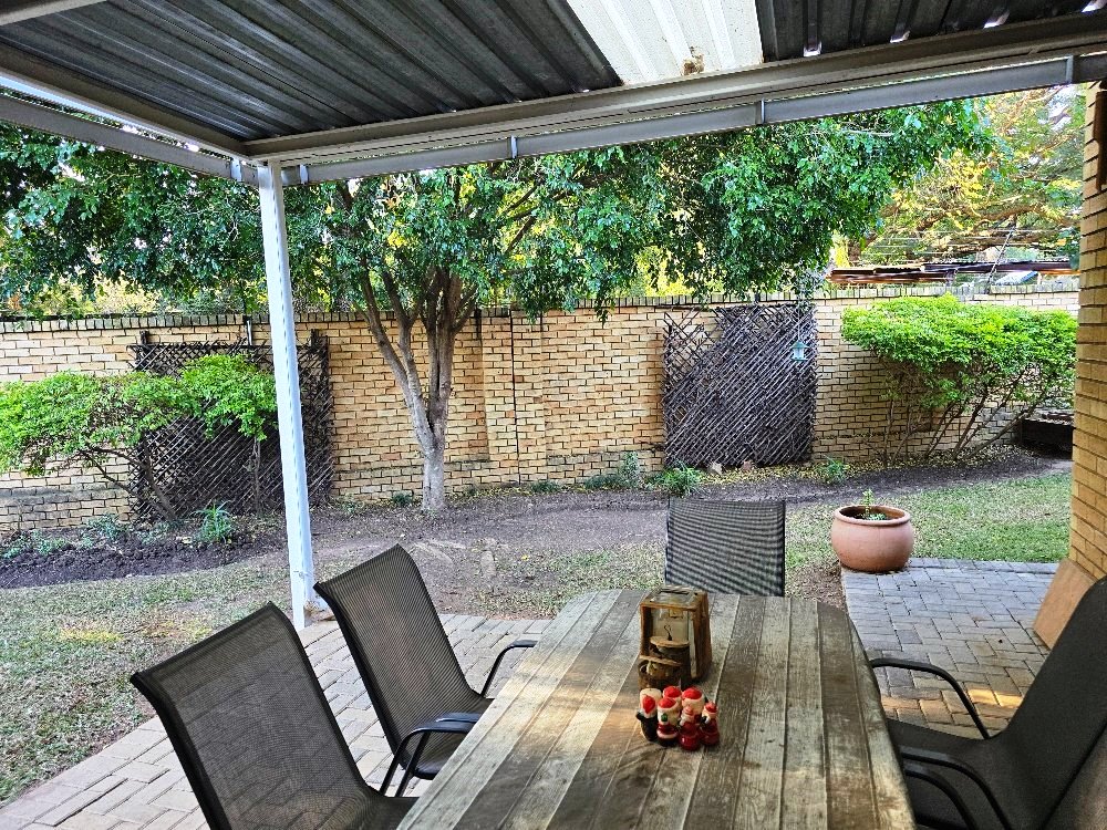 Three bedroom townhouse for sale in Sinoville