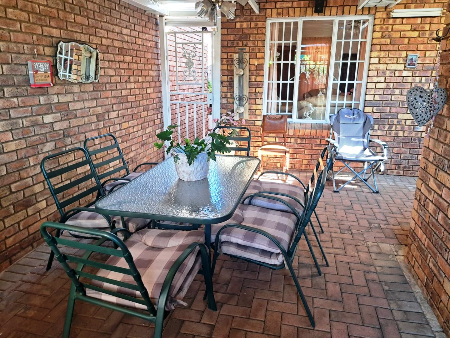 FT – Three bedroom for sale in Magalieskruin