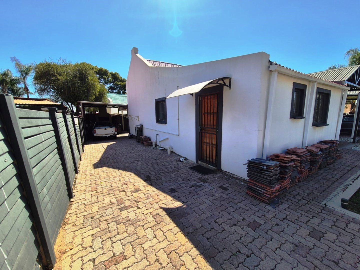 Three bedroom house for sale in Magalieskruin