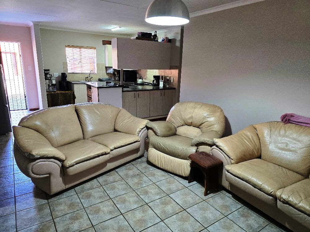 Three bedroom townhouse for sale in Sinoville