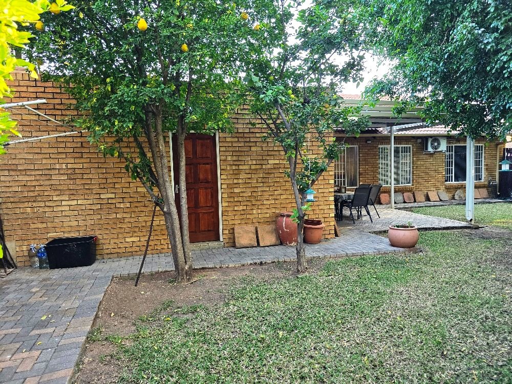 Three bedroom townhouse for sale in Sinoville
