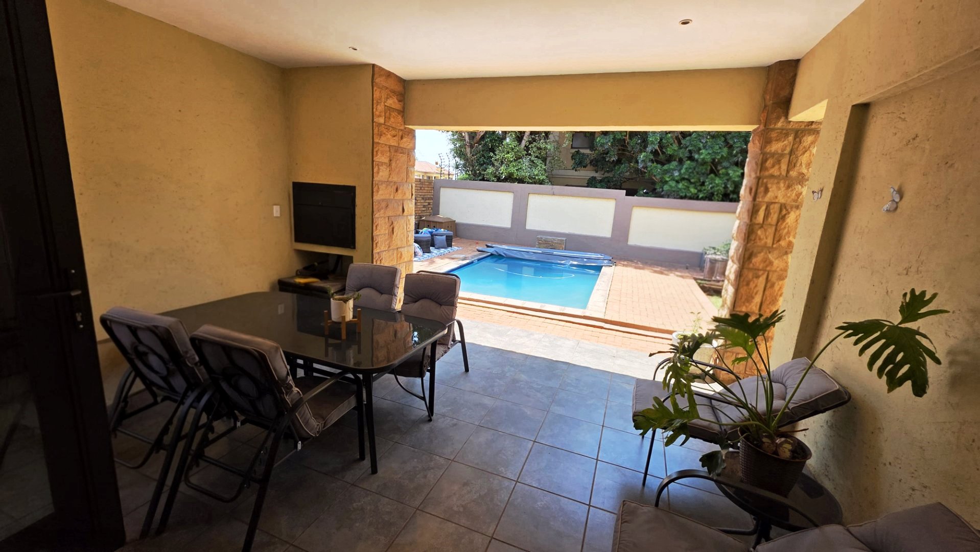 Five bedroom house for sale in Montana Tuine