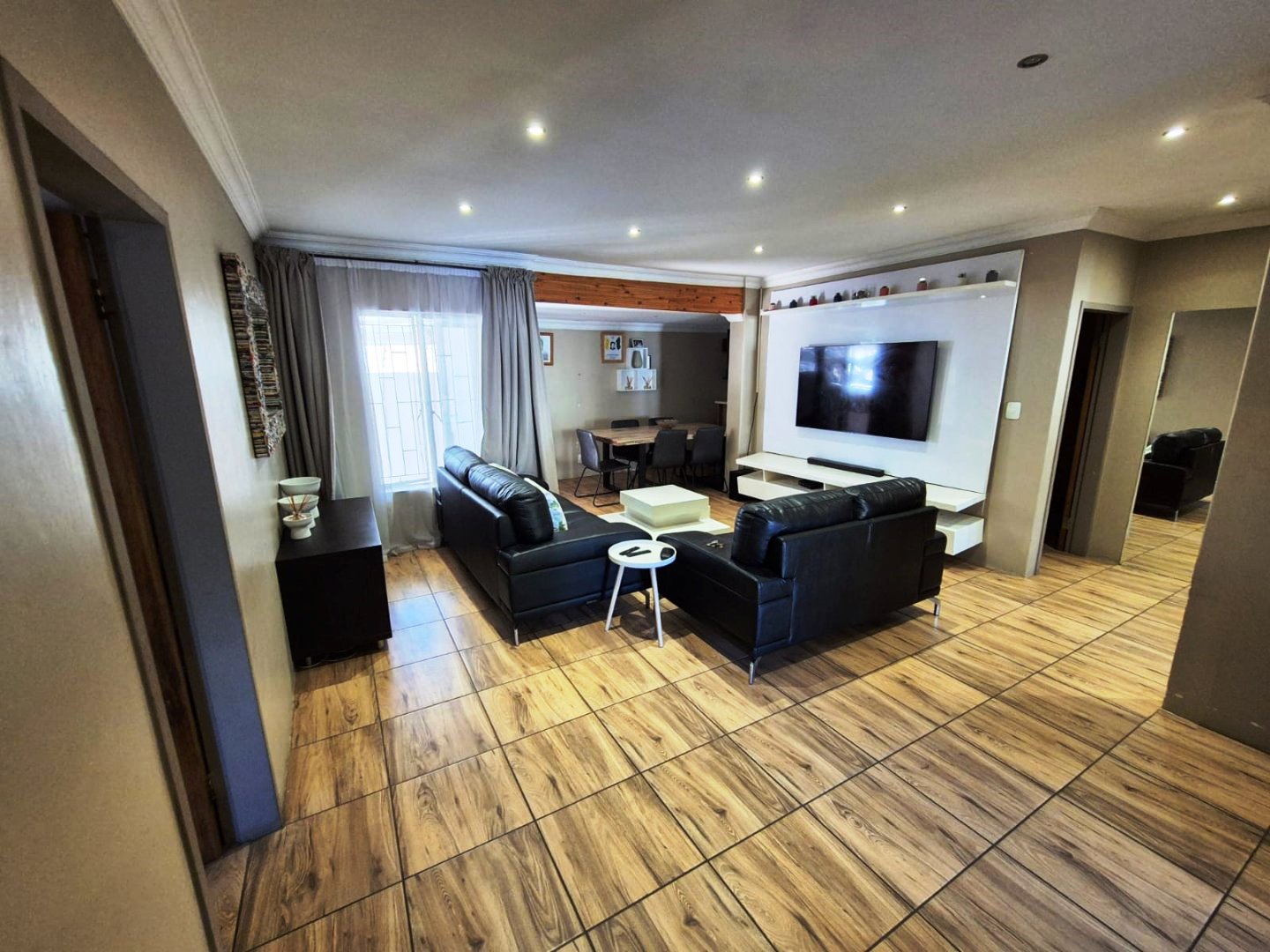 Three bedroom house for sale in Magalieskruin