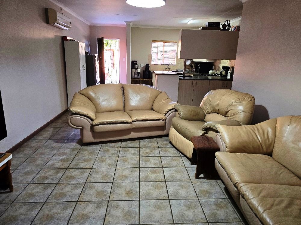 Three bedroom townhouse for sale in Sinoville