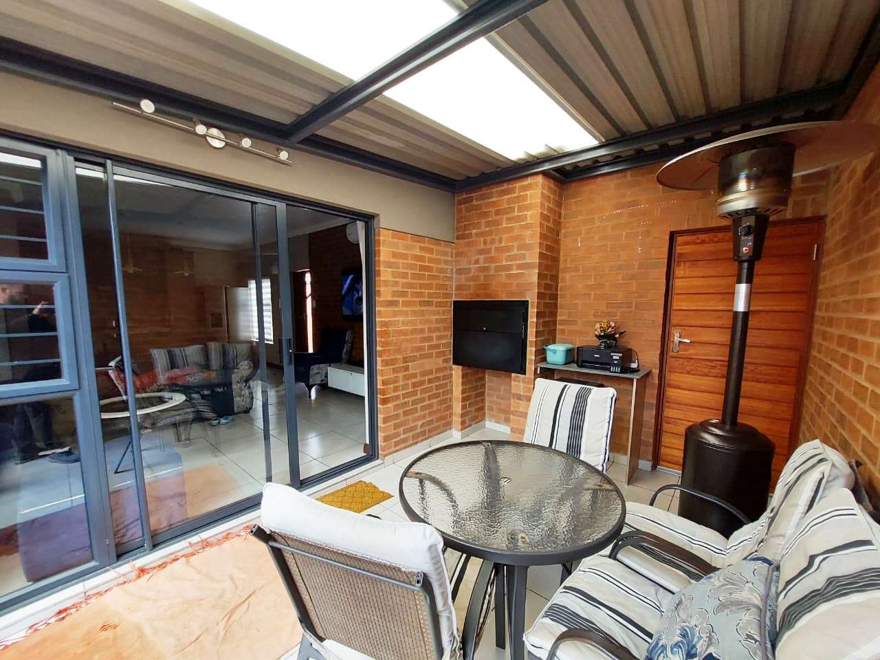 Three bedroom simplex for sale in Montana