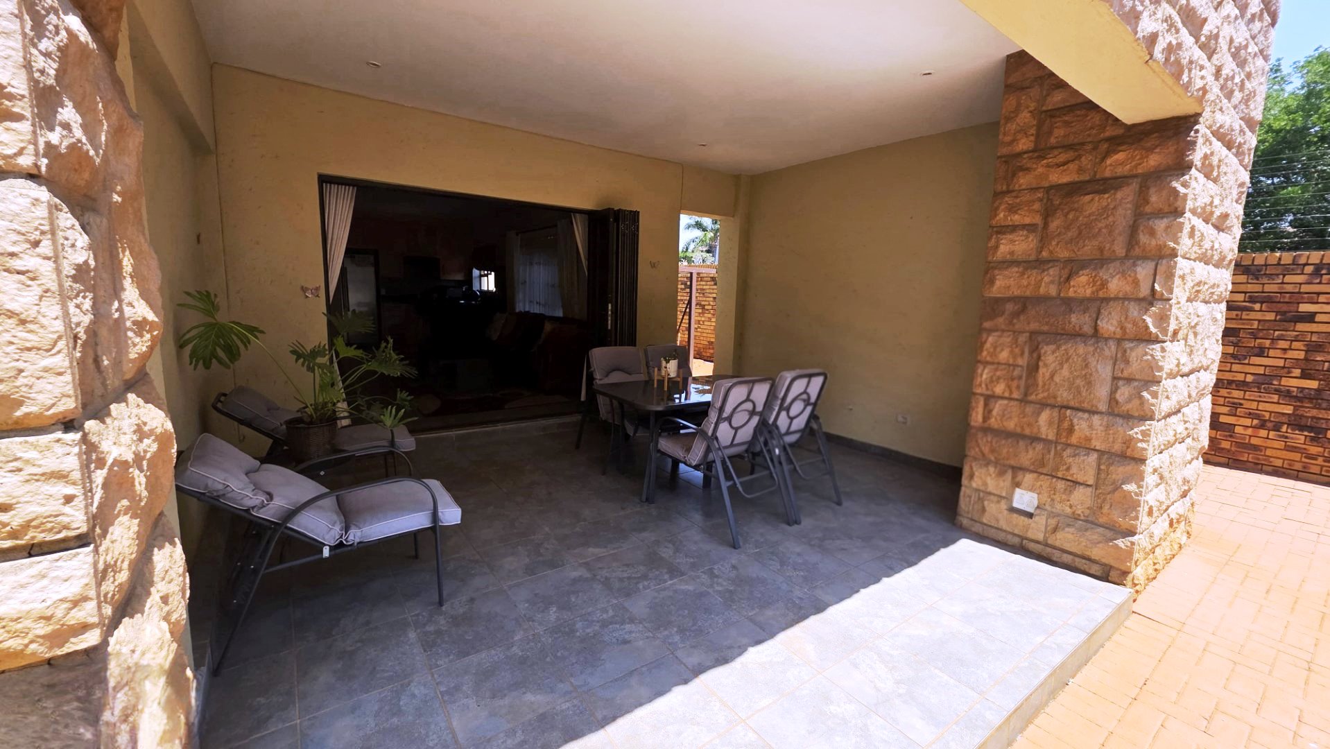 Five bedroom house for sale in Montana Tuine