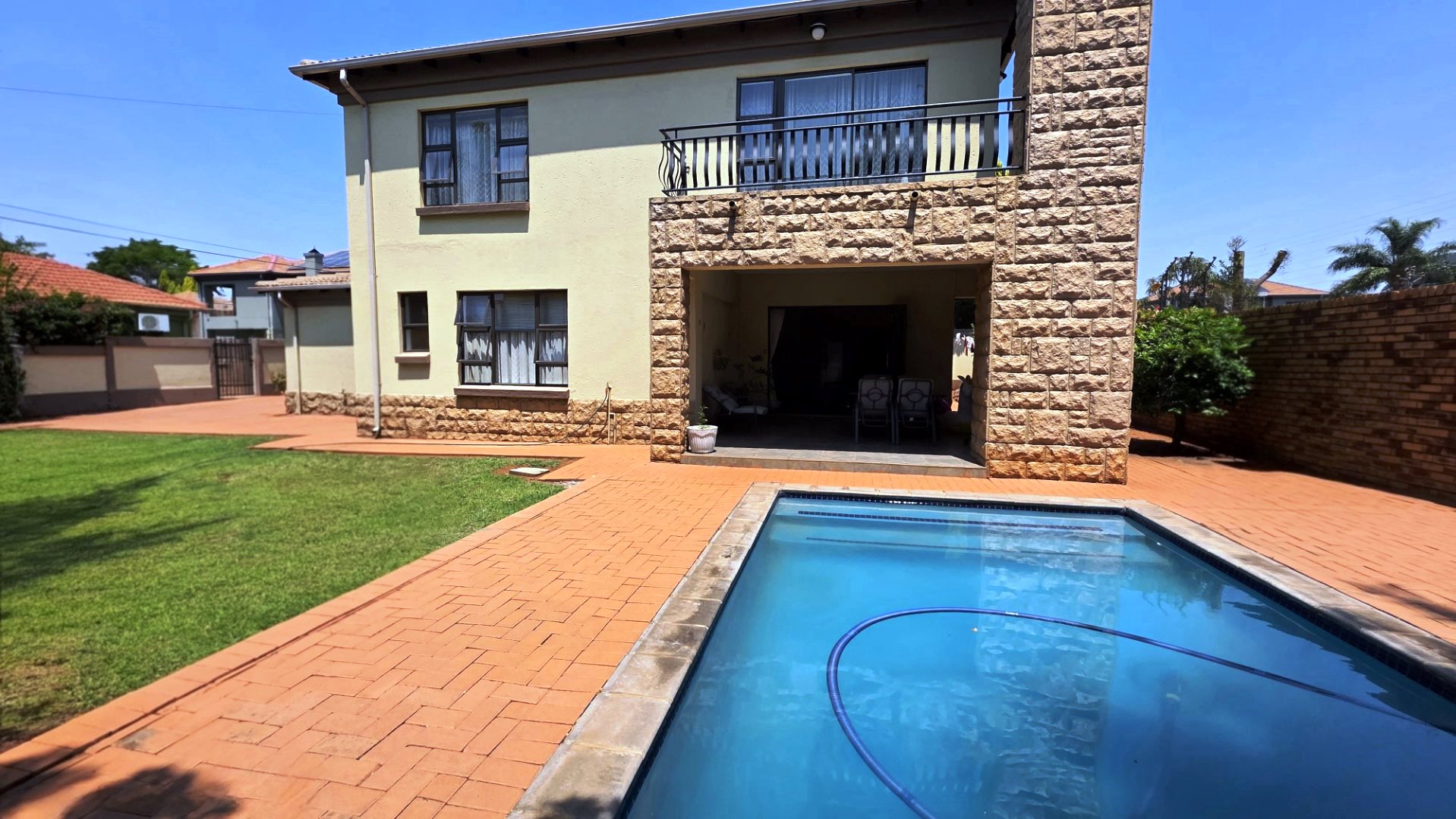 Five bedroom house for sale in Montana Tuine