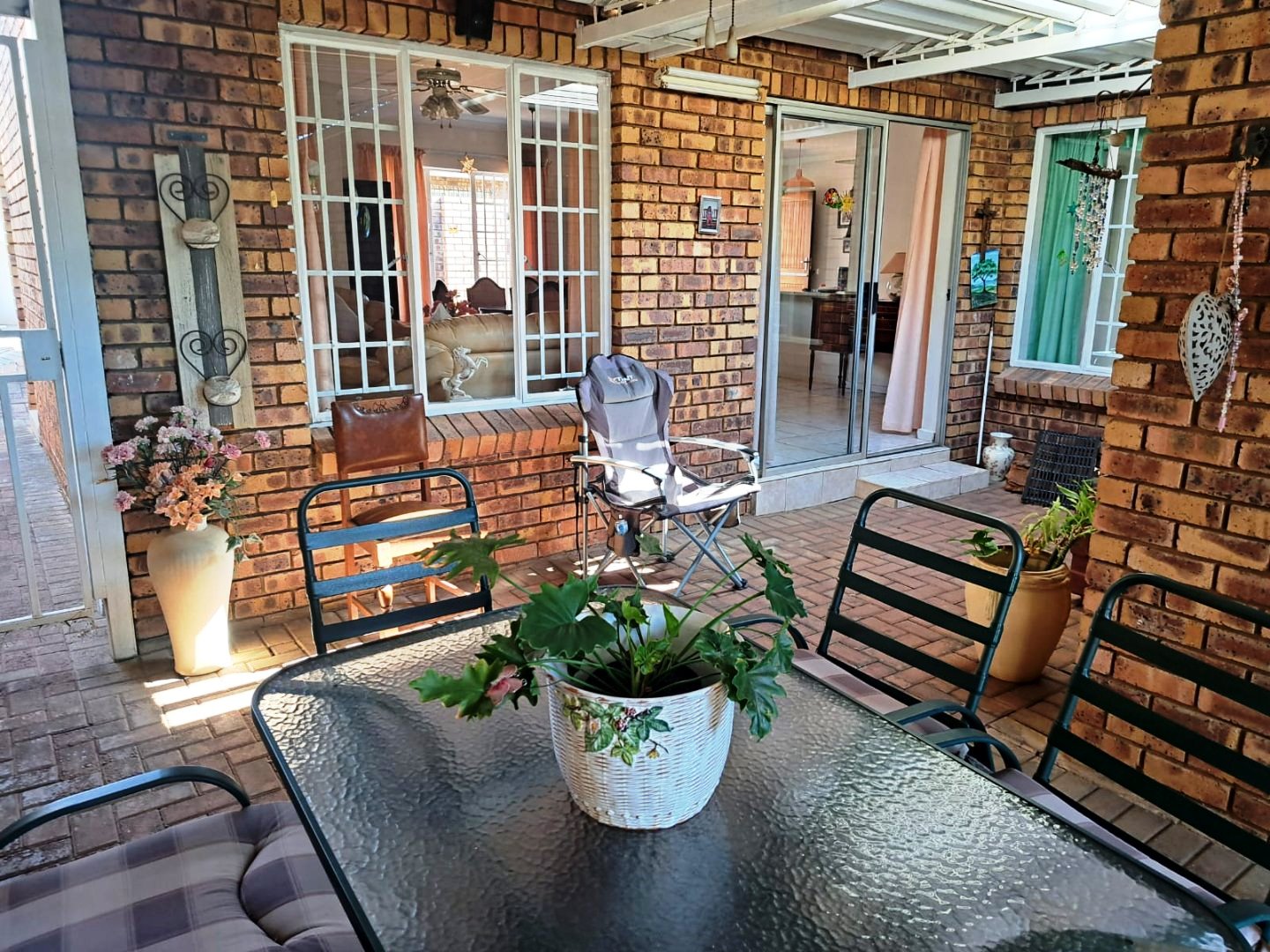 FT – Three bedroom for sale in Magalieskruin