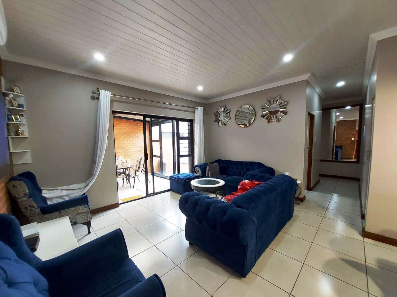 Three bedroom simplex for sale in Montana