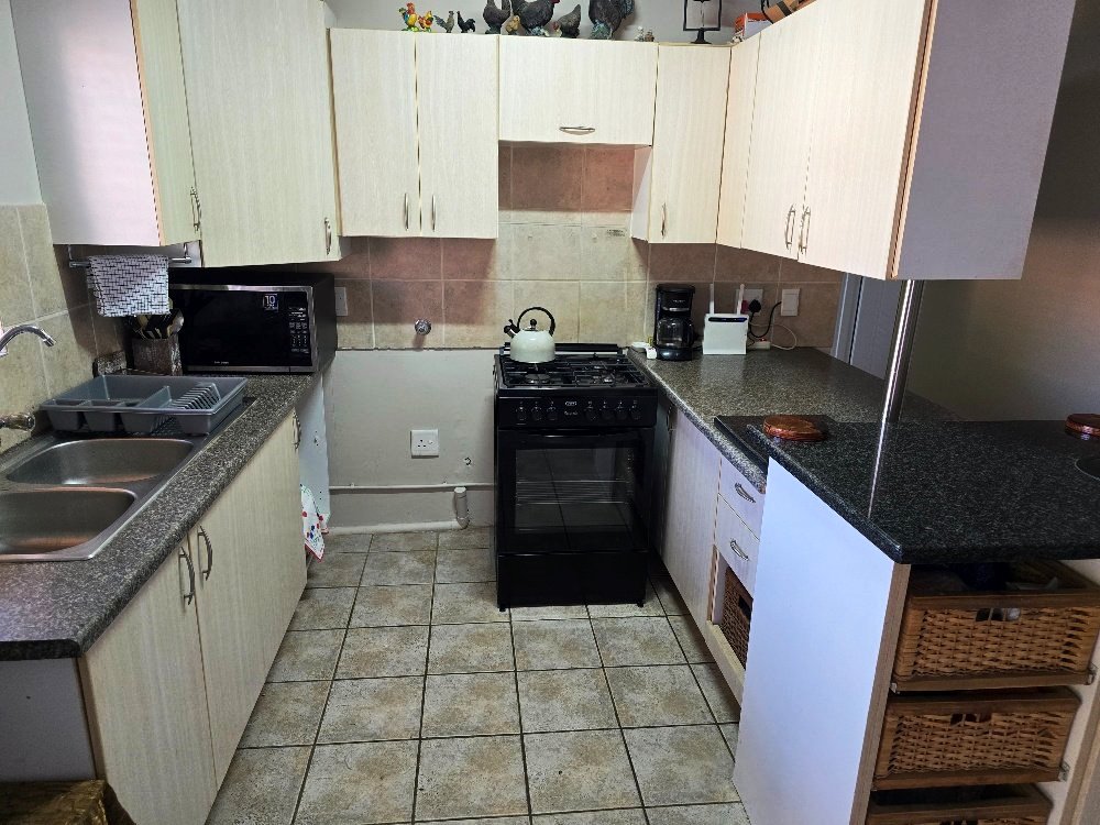 Three bedroom townhouse for sale in Sinoville