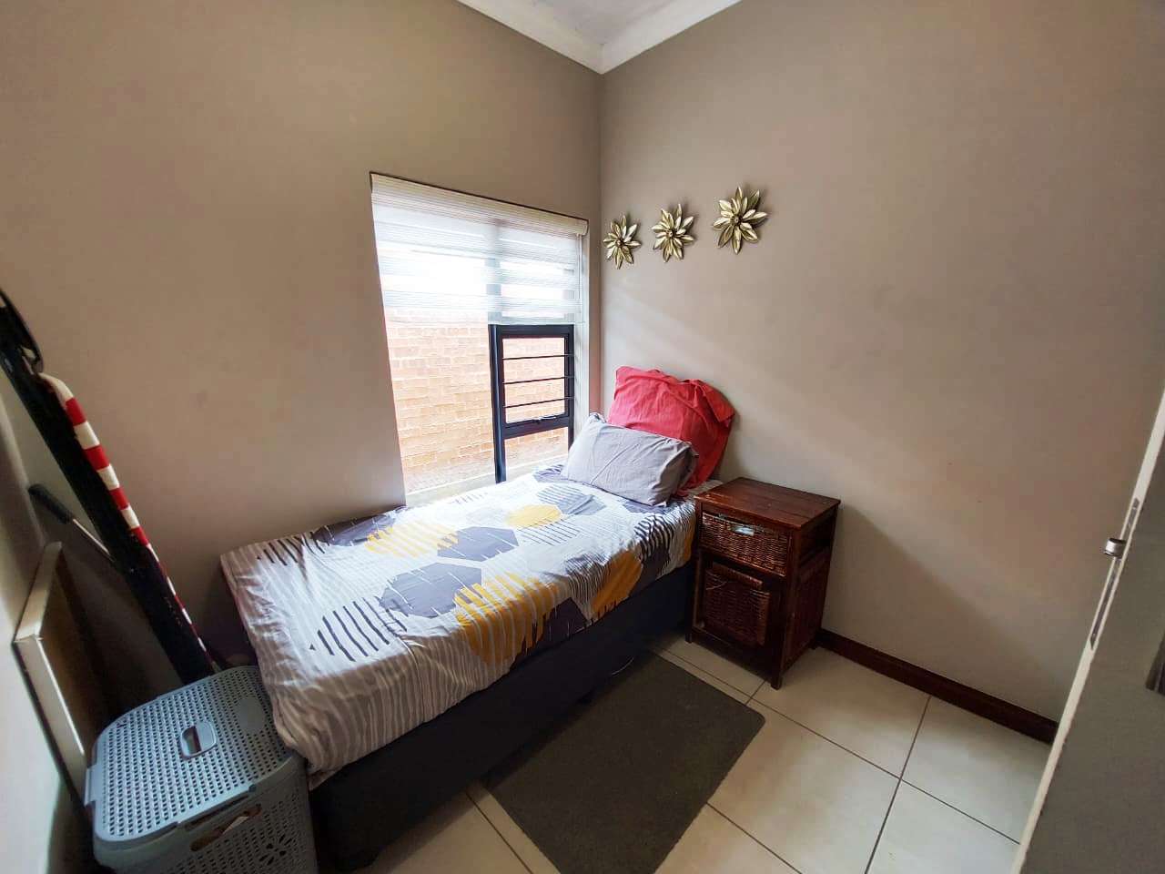 Three bedroom simplex for sale in Montana