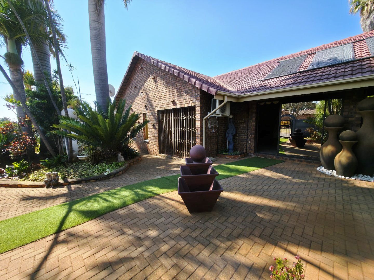 Large four bedroom house in Dorandia for sale