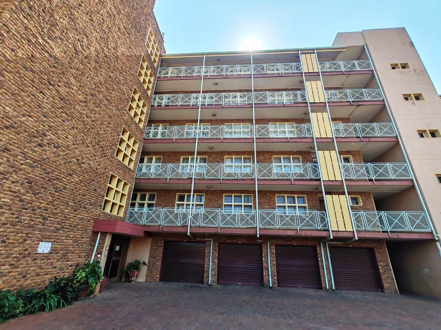 Large two bedroom in Pretoria North for sale