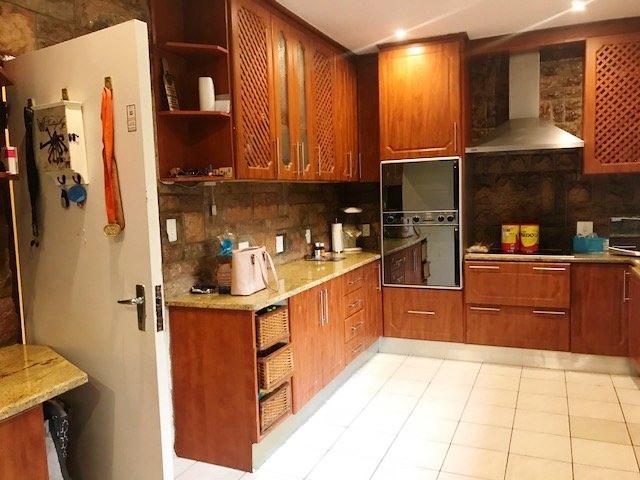 Three bedroom (five) house with pool for sale