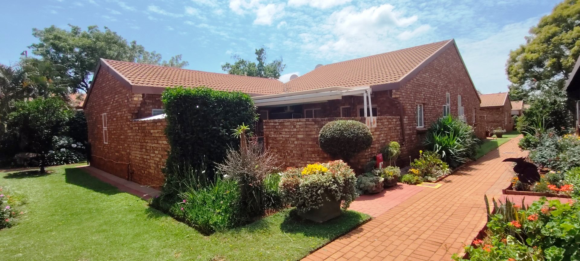Three bedroom for sale in Clarina over fifty