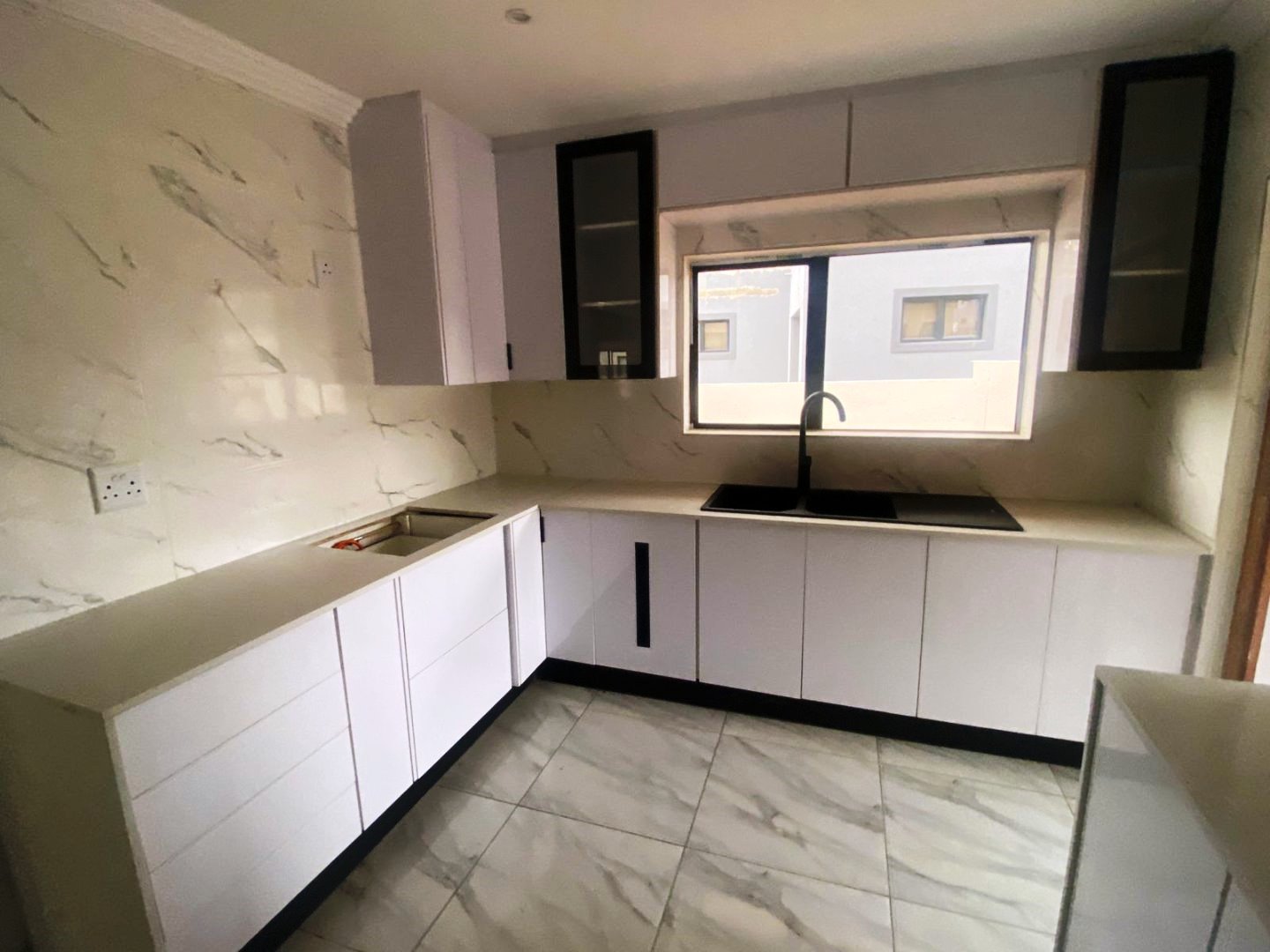 Modern four bedroom in Amandasig for sale