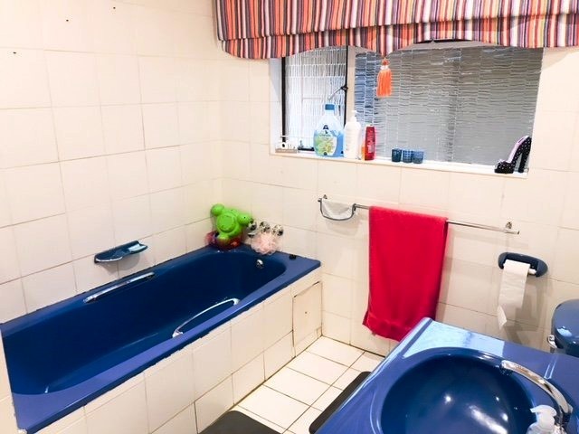 Three bedroom (five) house with pool for sale