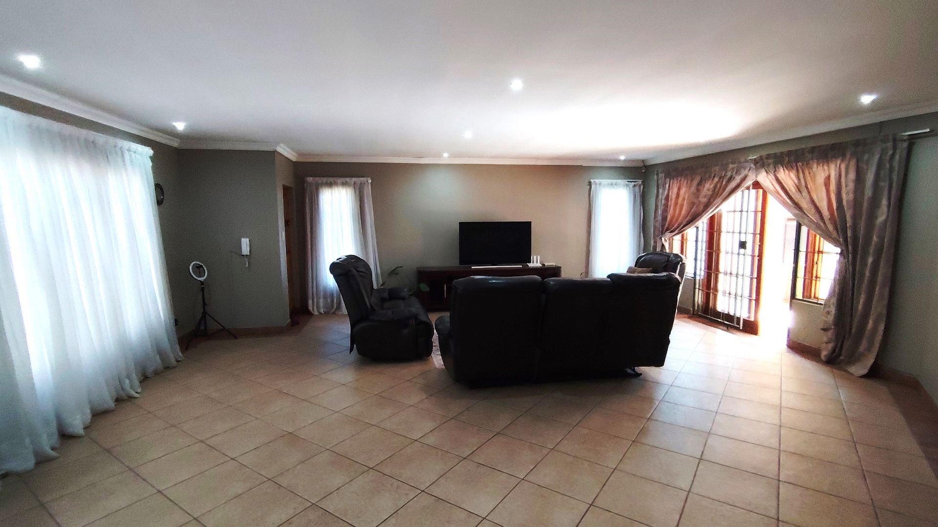 Three bedroom for sale in popular Montana