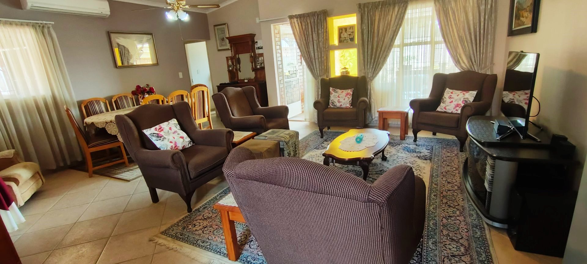 Three bedroom for sale in Clarina over fifty