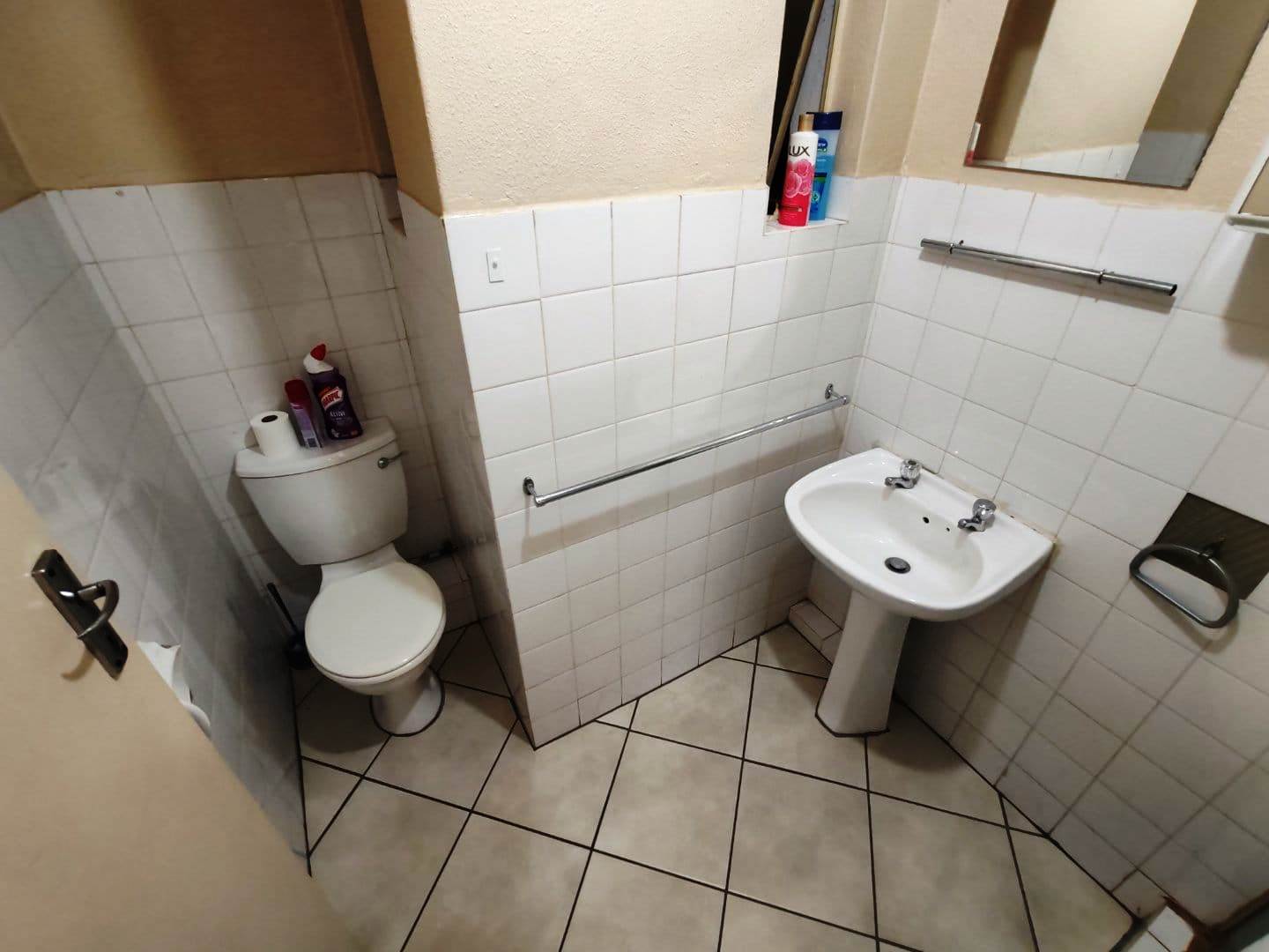 Large two bedroom in Pretoria North for sale