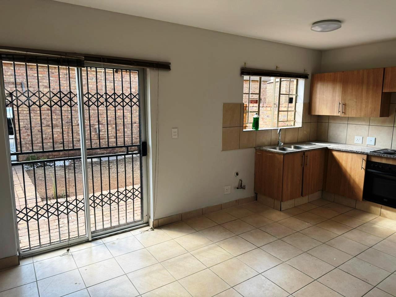 Three bedroom townhouse in Annlin for sale