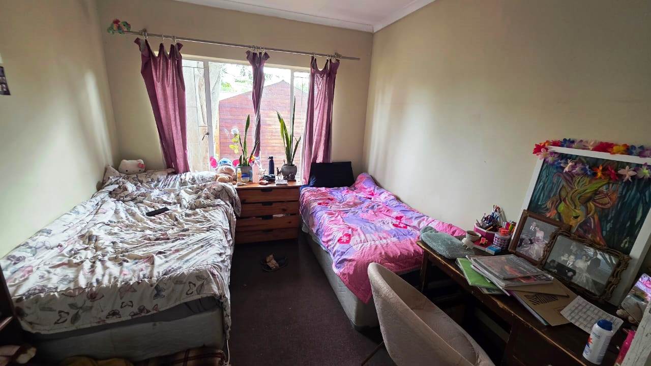 No levy Duet for sale in old Doornpoort area