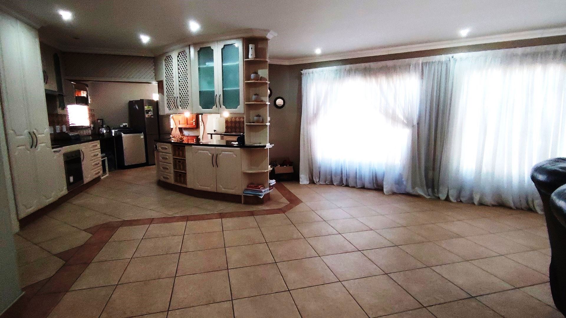 Three bedroom for sale in popular Montana