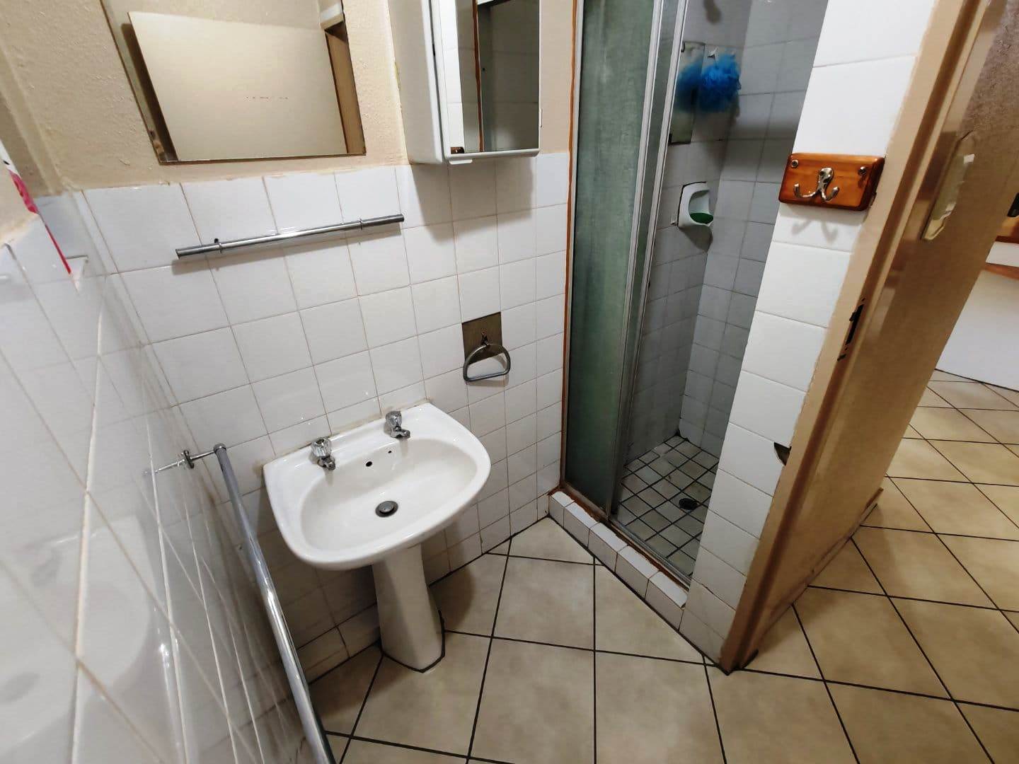 Large two bedroom in Pretoria North for sale