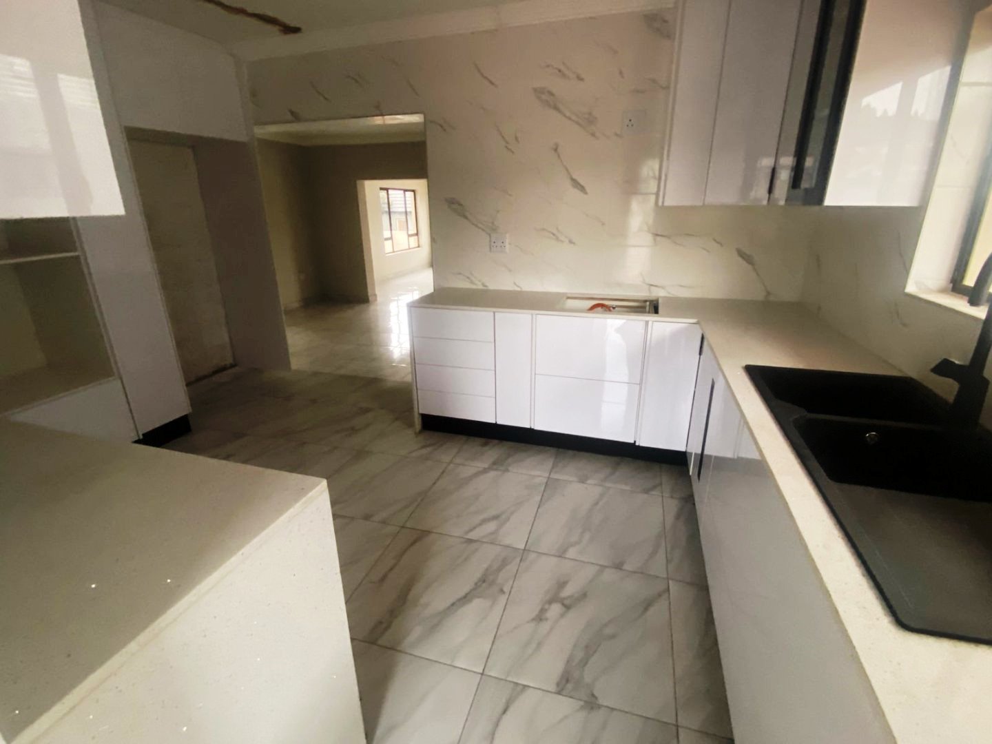 Modern four bedroom in Amandasig for sale