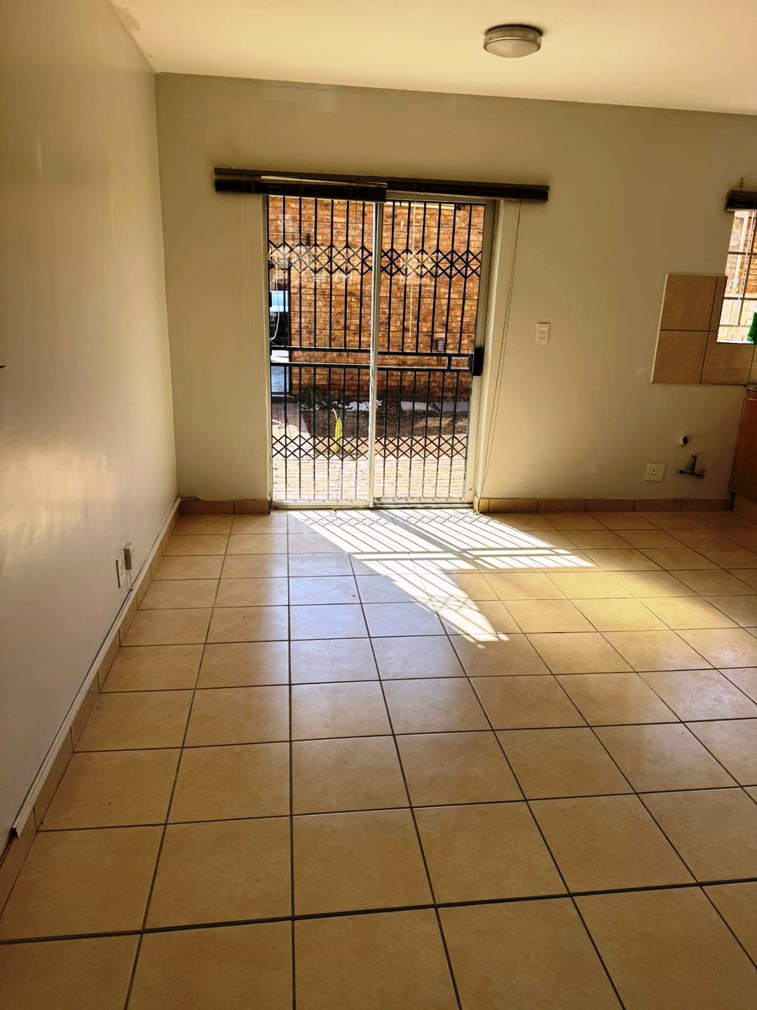 Three bedroom townhouse in Annlin for sale