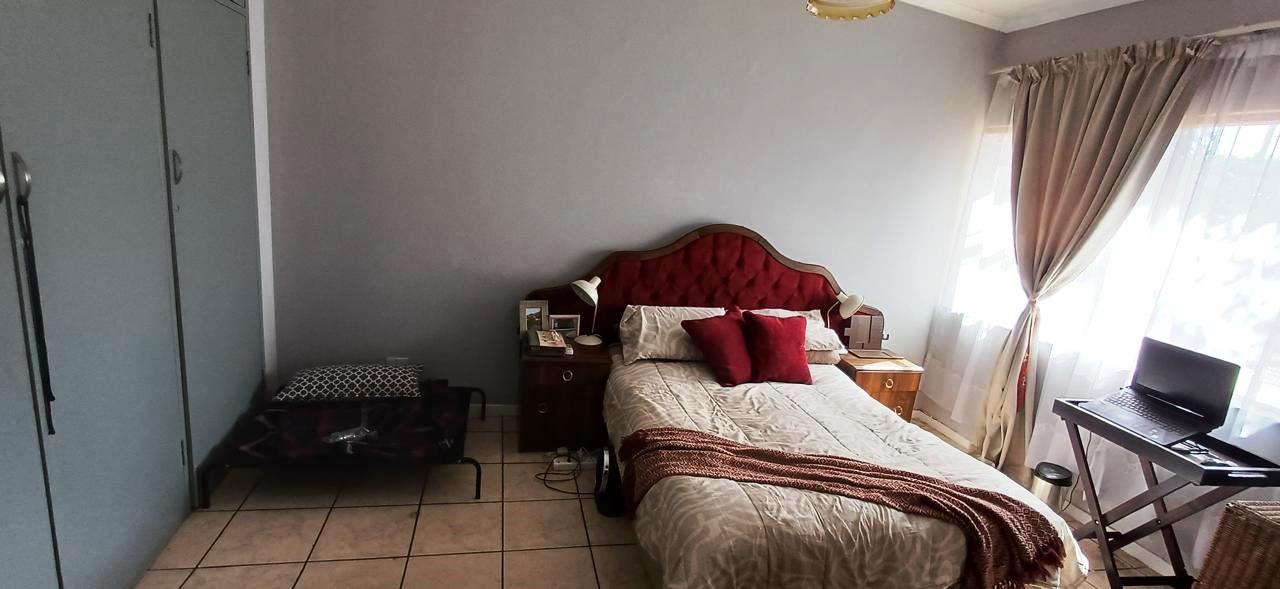 Large three bedroom for sale in Pta North area