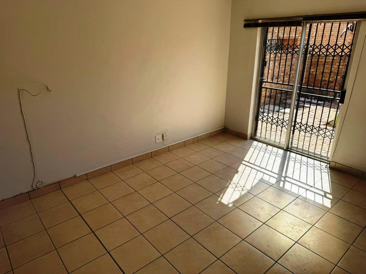 Three bedroom townhouse in Annlin for sale